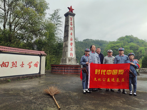 1732690332622167.jpg 2023年3月27日湖南省郴州市宜章县浆水乡水口村1969年修的浆水烈士塔_副本.jpg