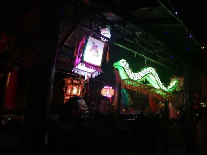 西宁市城北区严小村:花灯“廉”谜齐助阵 篝火烟花闹元宵 西宁市城北区严小村:花灯“廉”谜齐助阵 篝火烟花闹元宵
